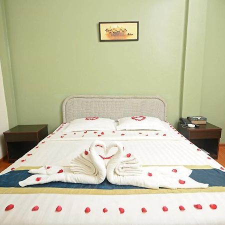 Supreme Hotel Yangon Bagian luar foto