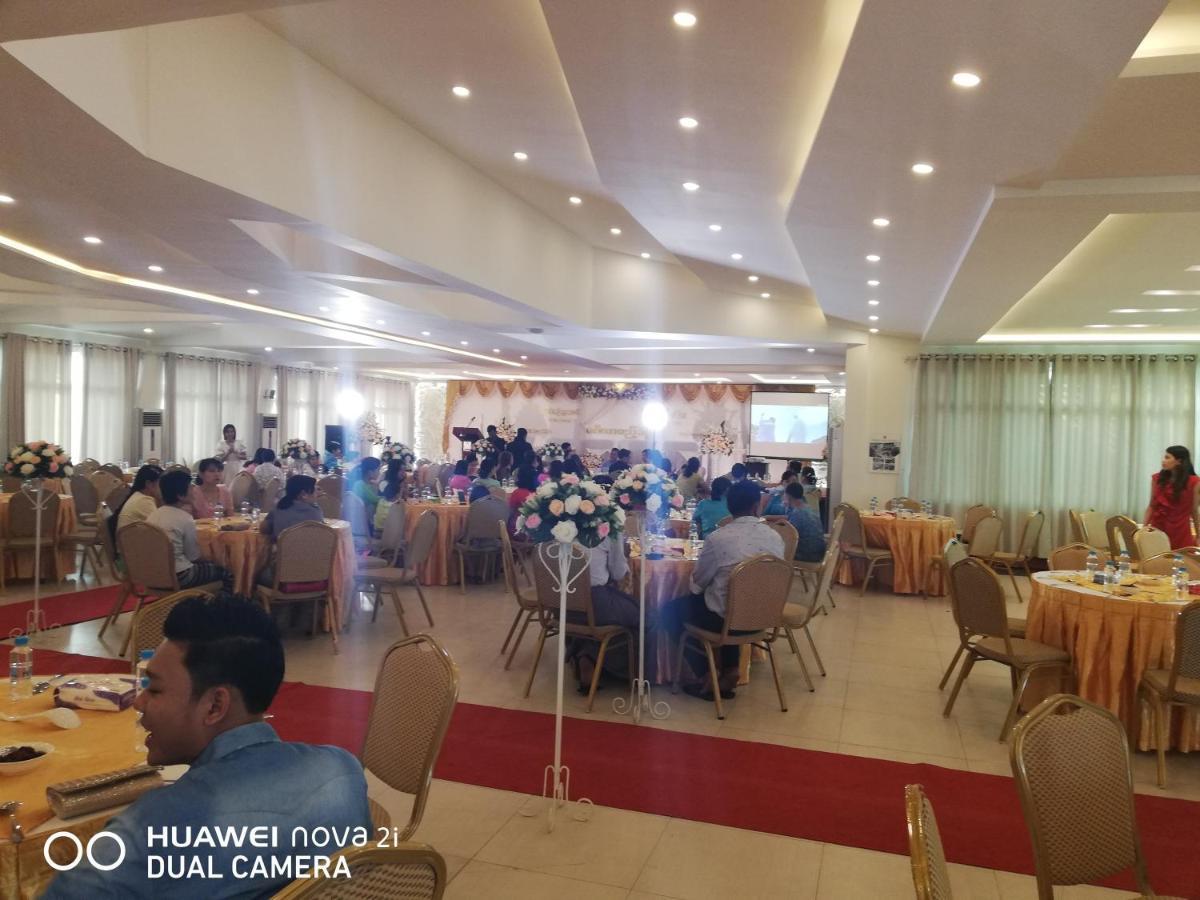 Supreme Hotel Yangon Bagian luar foto
