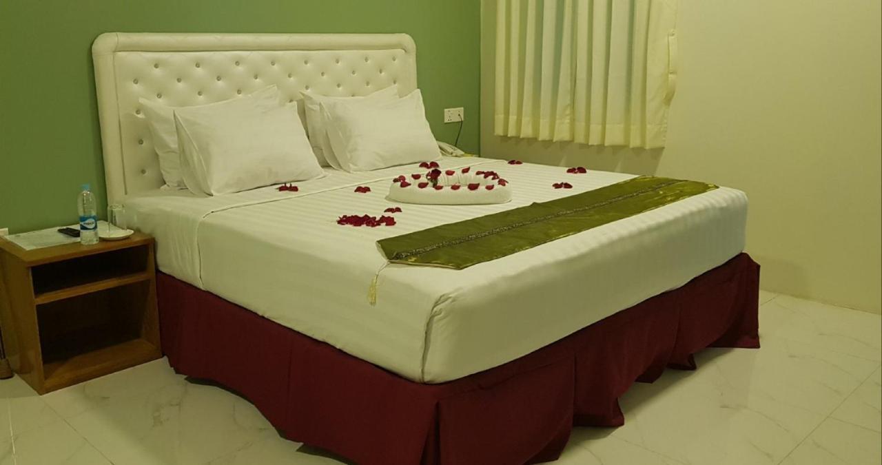 Supreme Hotel Yangon Bagian luar foto